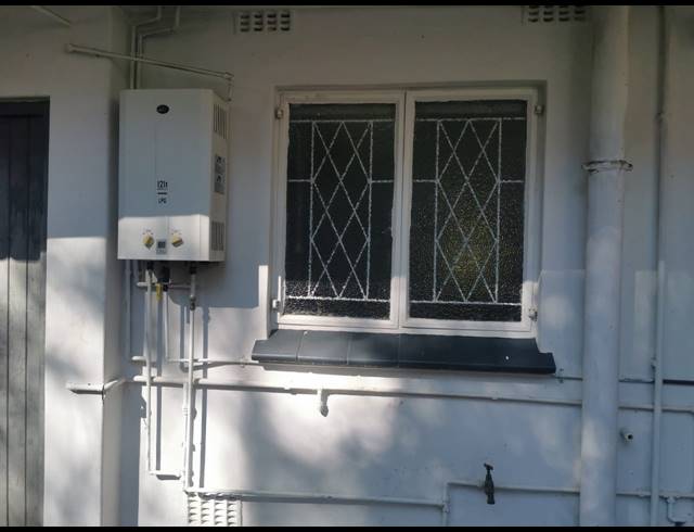 1 BEDROOM FREESTANDING TO LET IN HILLCREST CENTRAL